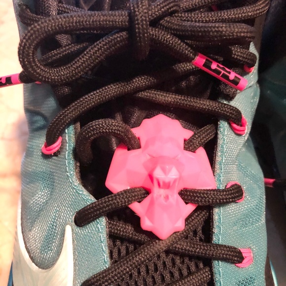 Nike Labron James Flywire XI Men’s Sneakers - Picture 3 of 9